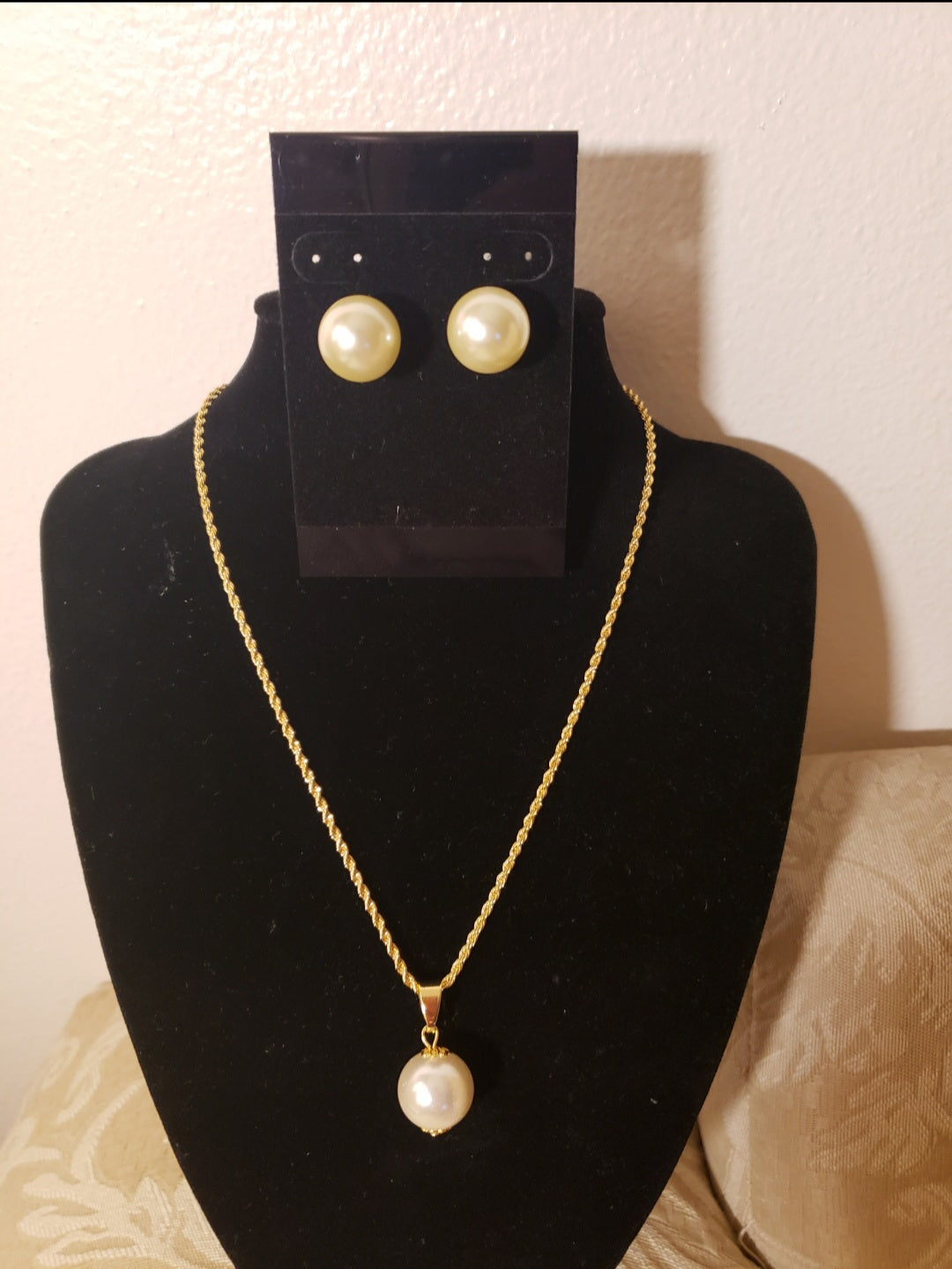 18kt Gold Filled Necklace with Cut Crystal Pearls