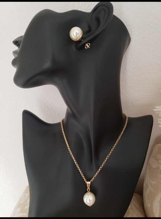 18kt Gold Filled Necklace with Cut Crystal Pearls